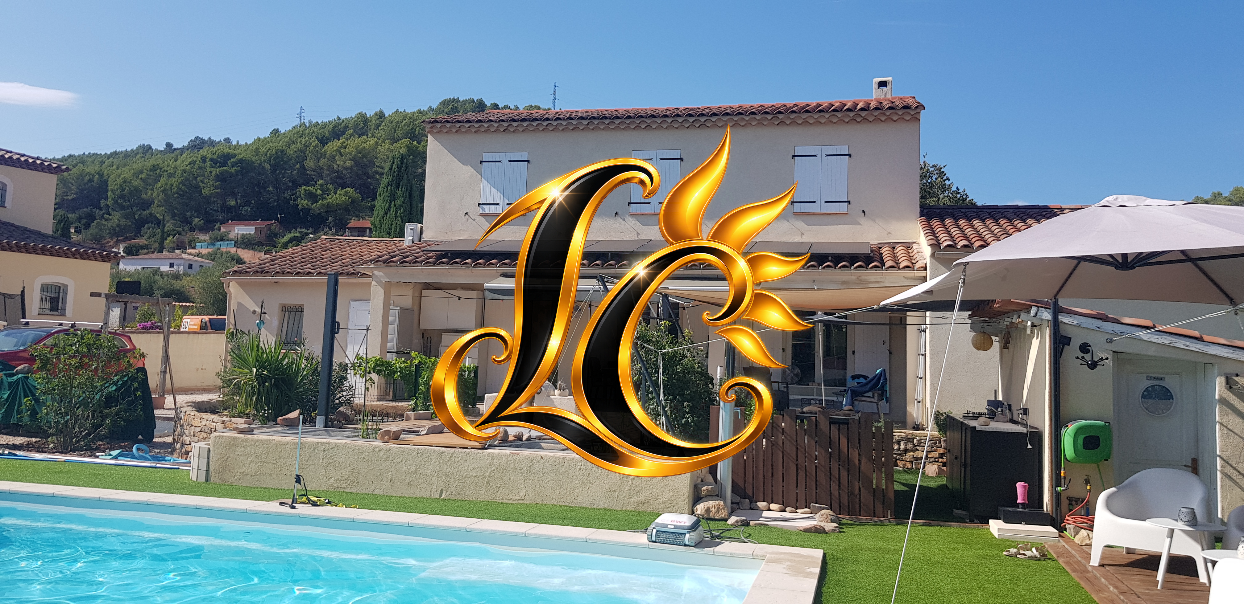 Facade avec LC   LC centré devant la maison